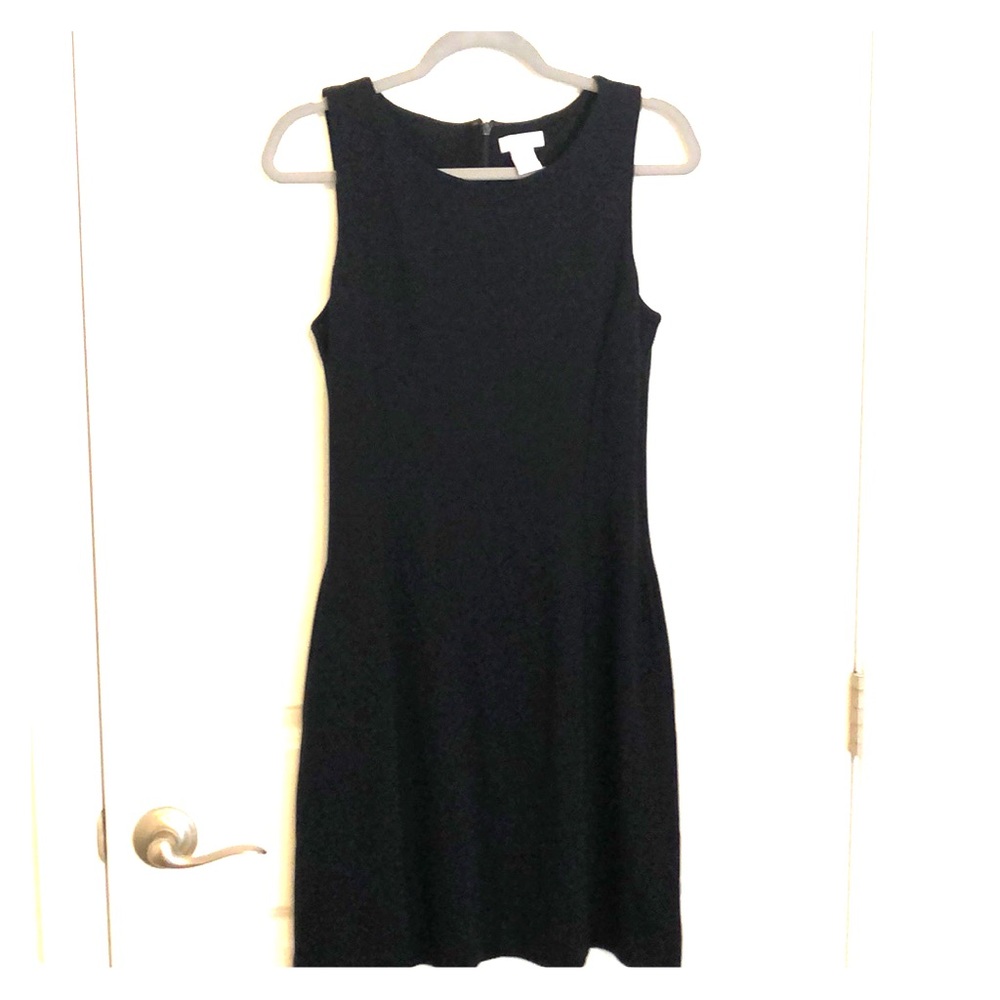 Black sleeveless fitted dress